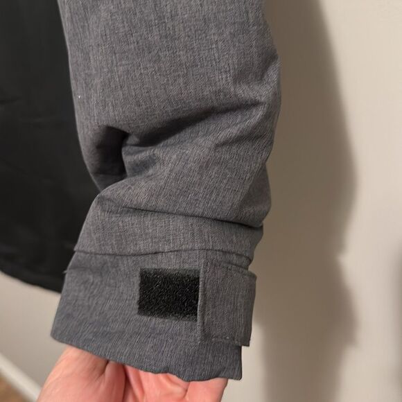 Grey and Black Liquid Ski Jacket Size Medium - Picture 11 of 11